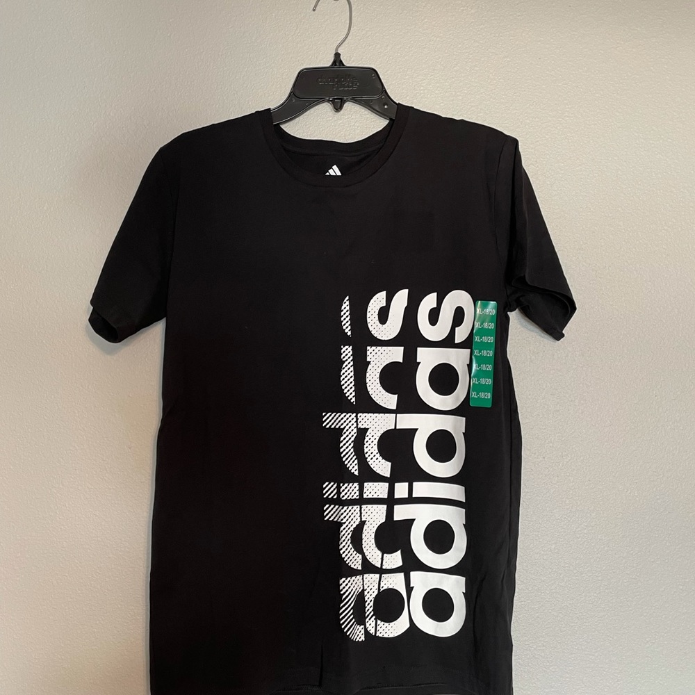 ⚽️NWT adidas youth T shirt